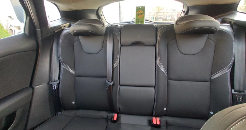 Volvo V40 cena 46000 przebieg: 74788, rok produkcji 2016 z Bierutów małe 466